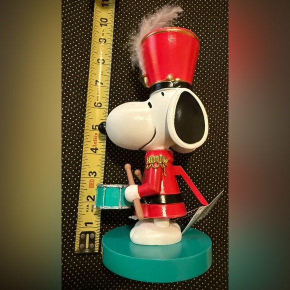 Snoopy Nutcrackeracker - Picture 2 of 2